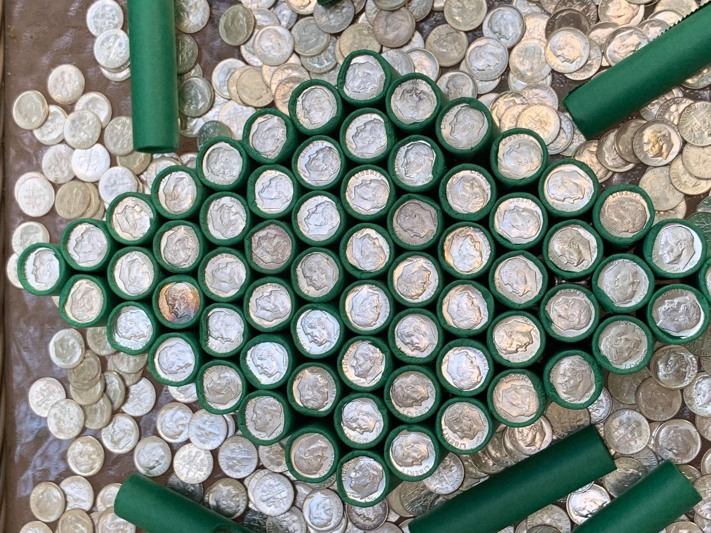 VINTAGE GREEN BANK ROLL WITH A BU SILVER DIME SHOWING