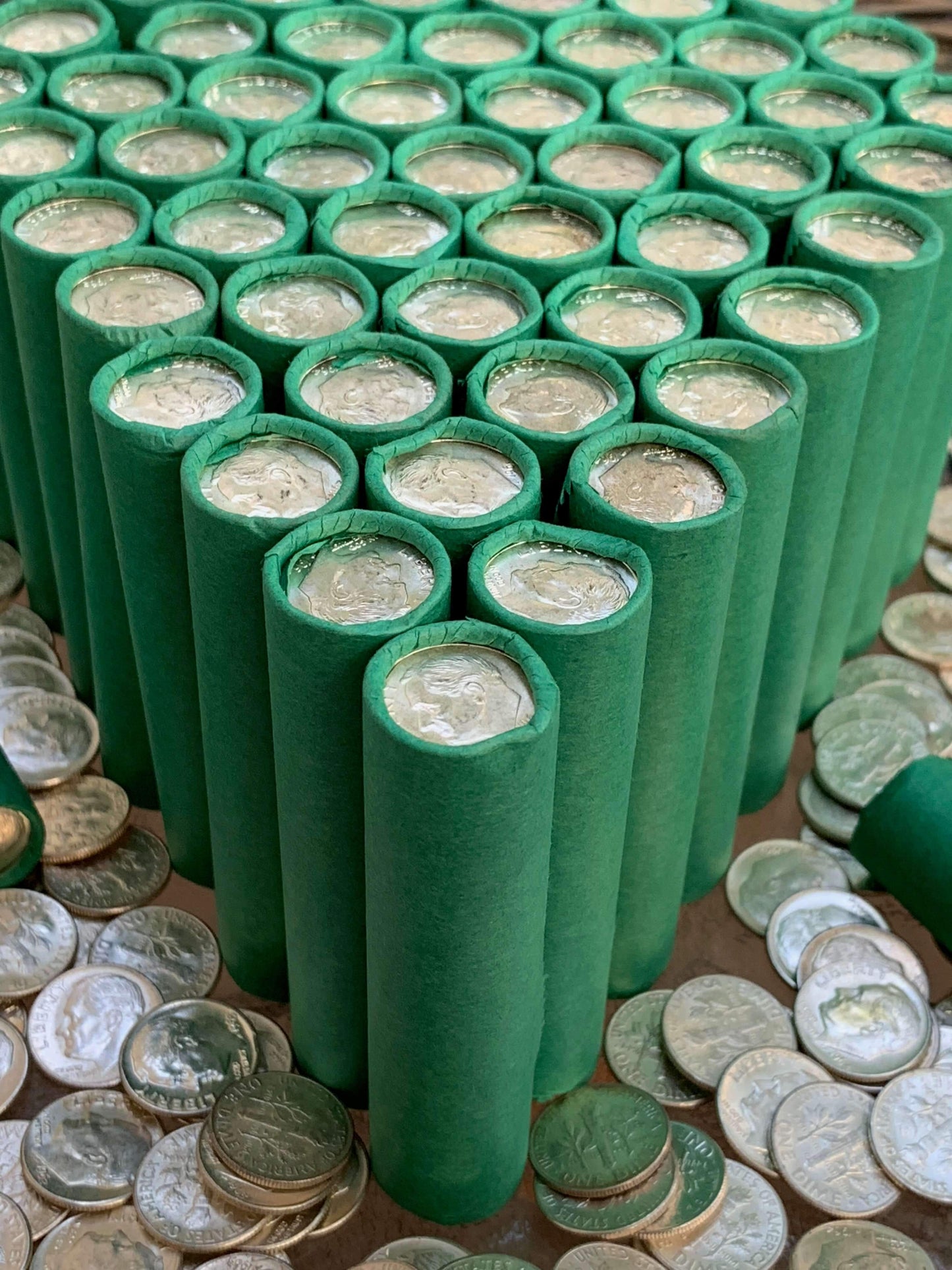 VINTAGE GREEN BANK ROLL WITH A BU SILVER DIME SHOWING