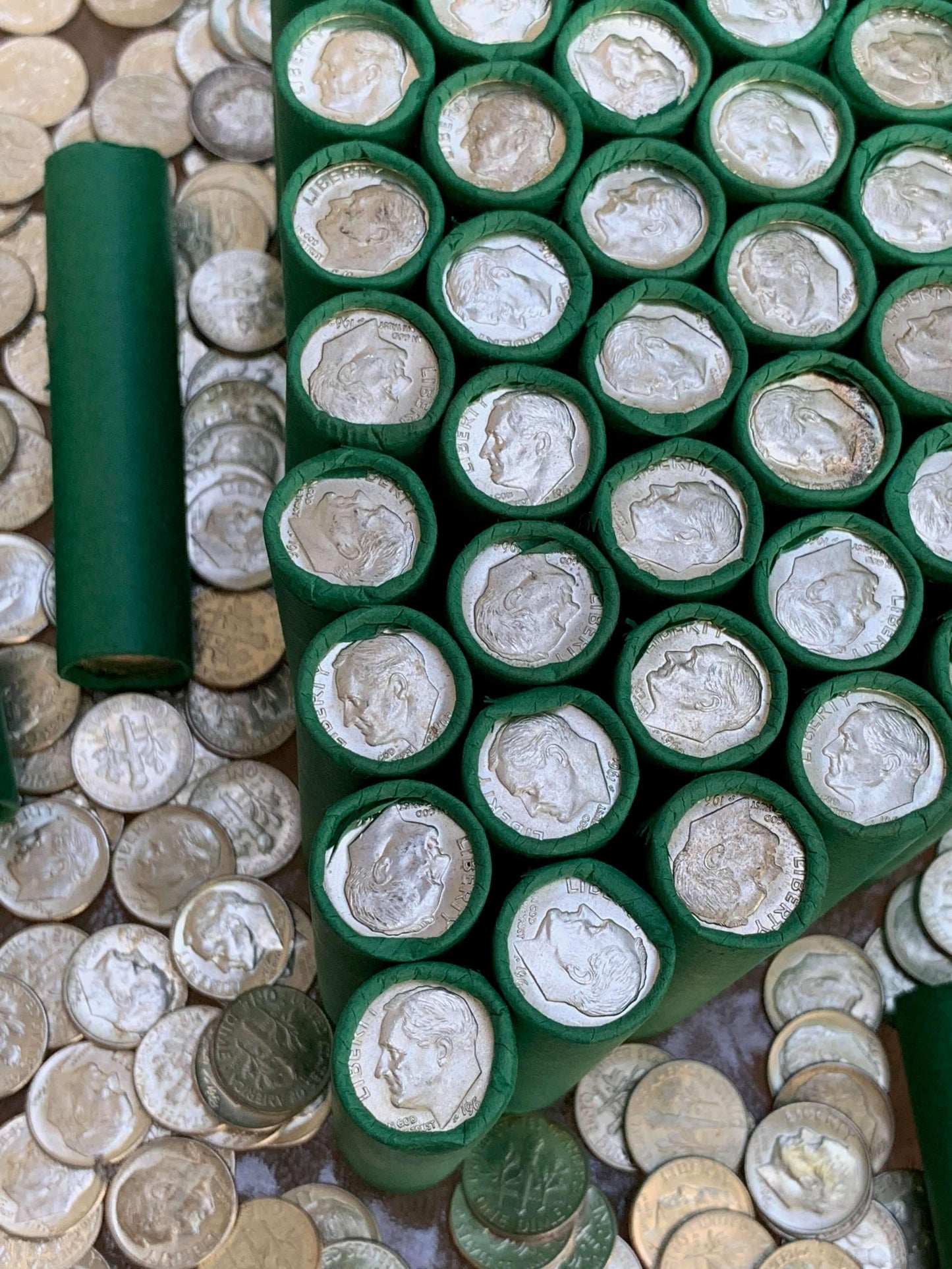 VINTAGE GREEN BANK ROLL WITH A BU SILVER DIME SHOWING