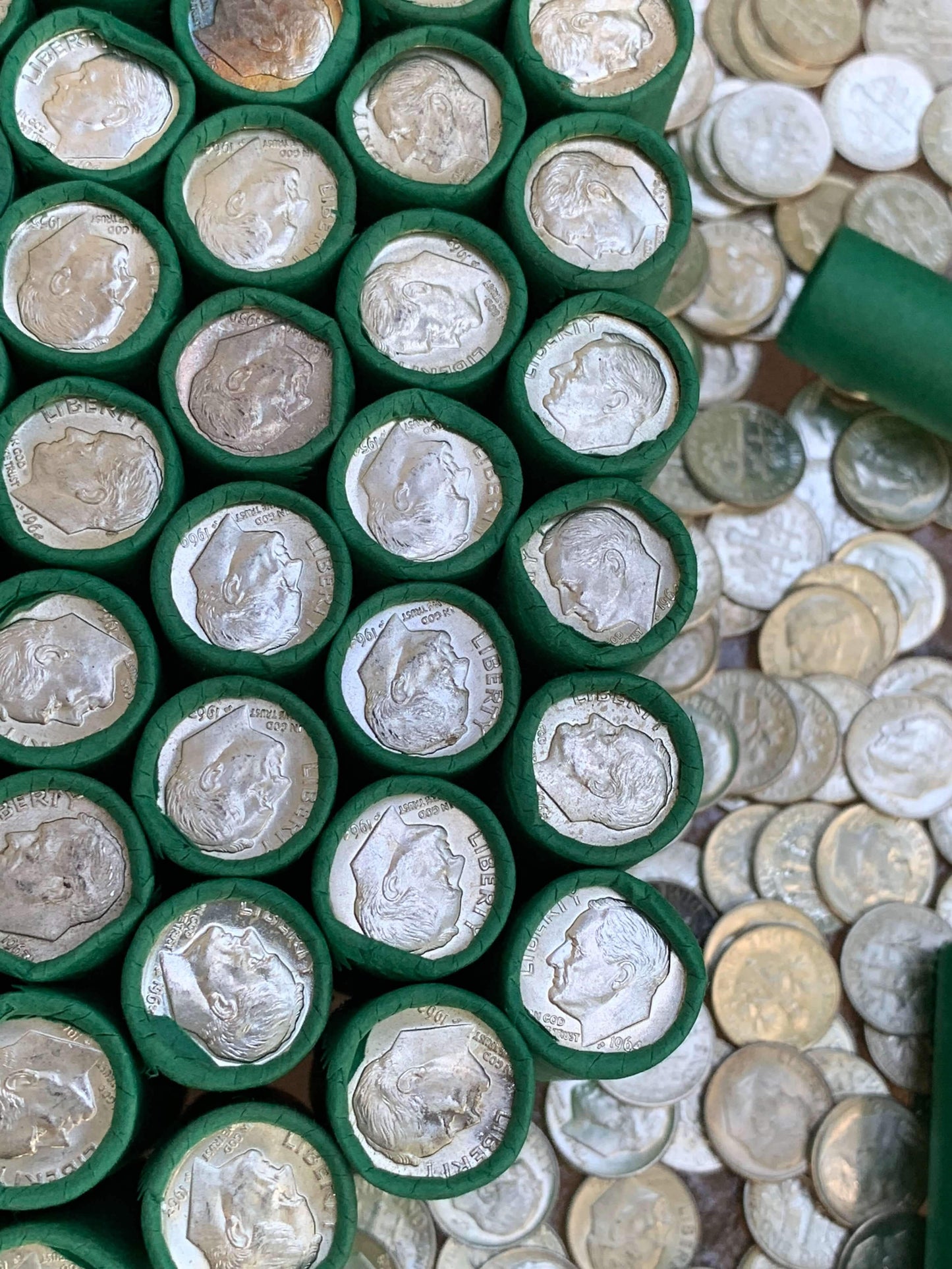 VINTAGE GREEN BANK ROLL WITH A BU SILVER DIME SHOWING