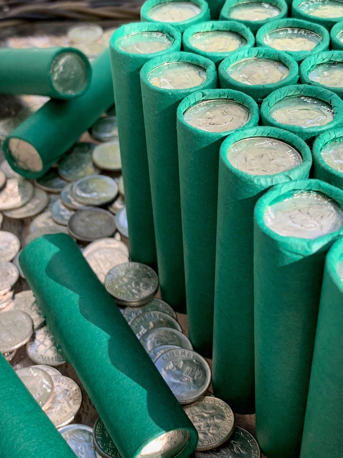 VINTAGE GREEN BANK ROLL WITH A BU SILVER DIME SHOWING