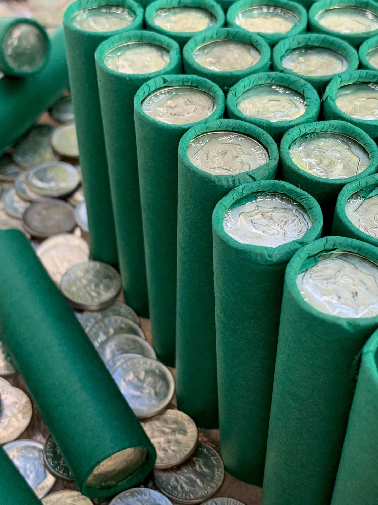 VINTAGE GREEN BANK ROLL WITH A BU SILVER DIME SHOWING