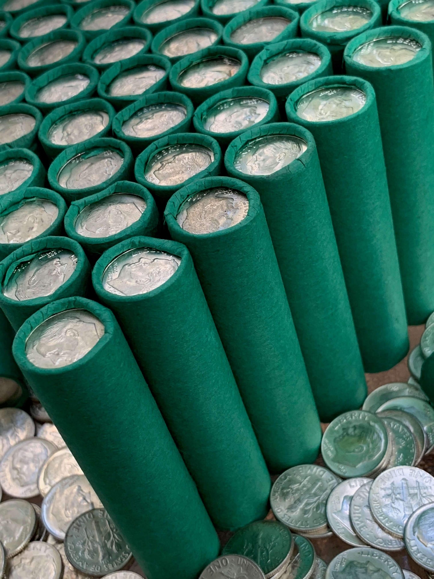 VINTAGE GREEN BANK ROLL WITH A BU SILVER DIME SHOWING