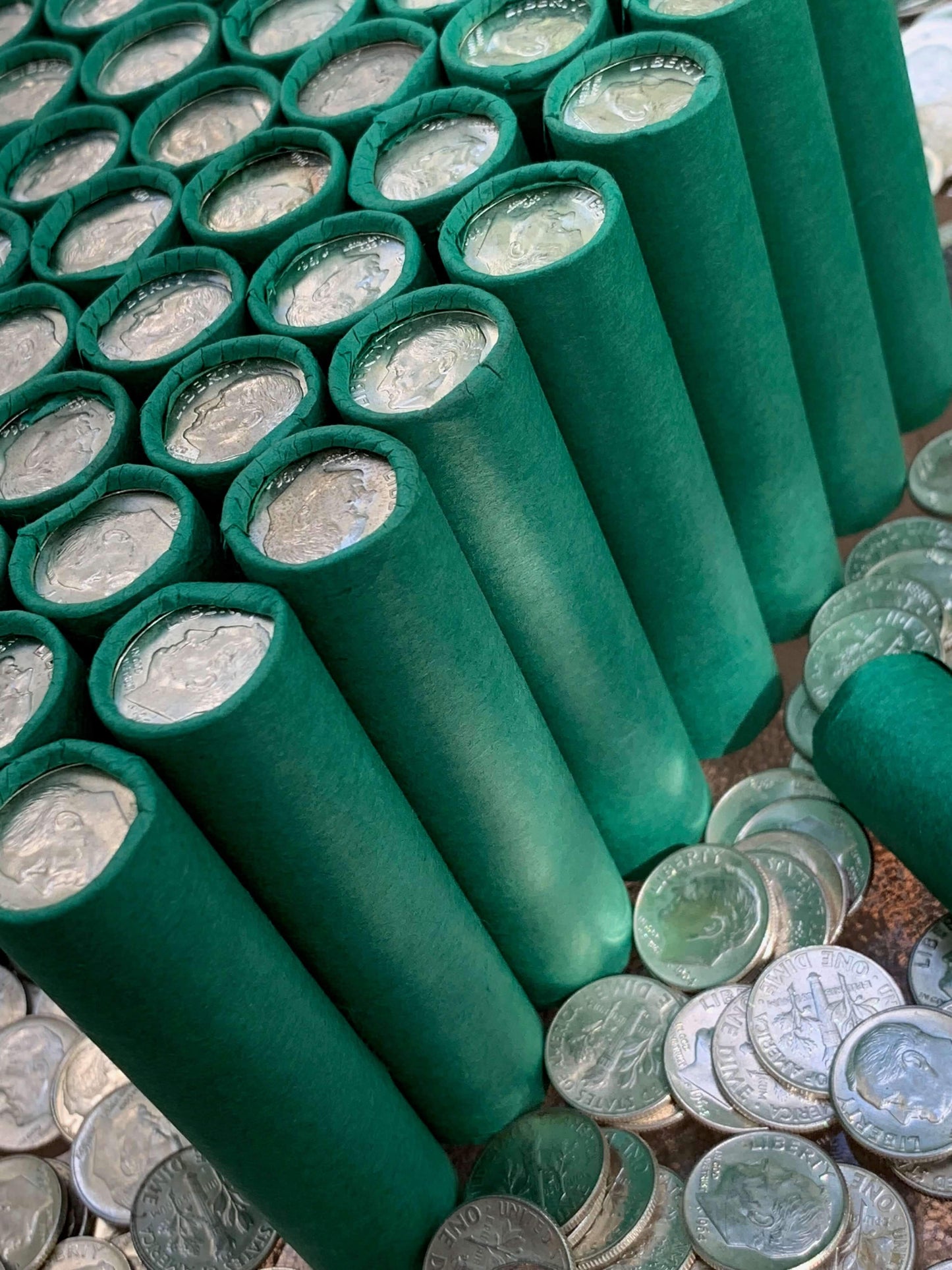 VINTAGE GREEN BANK ROLL WITH A BU SILVER DIME SHOWING