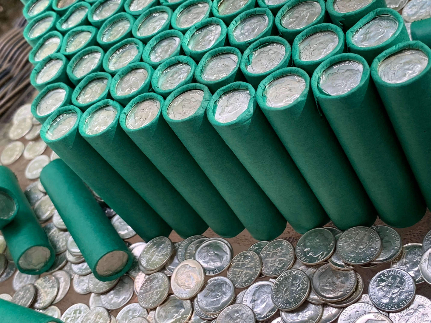 VINTAGE GREEN BANK ROLL WITH A BU SILVER DIME SHOWING