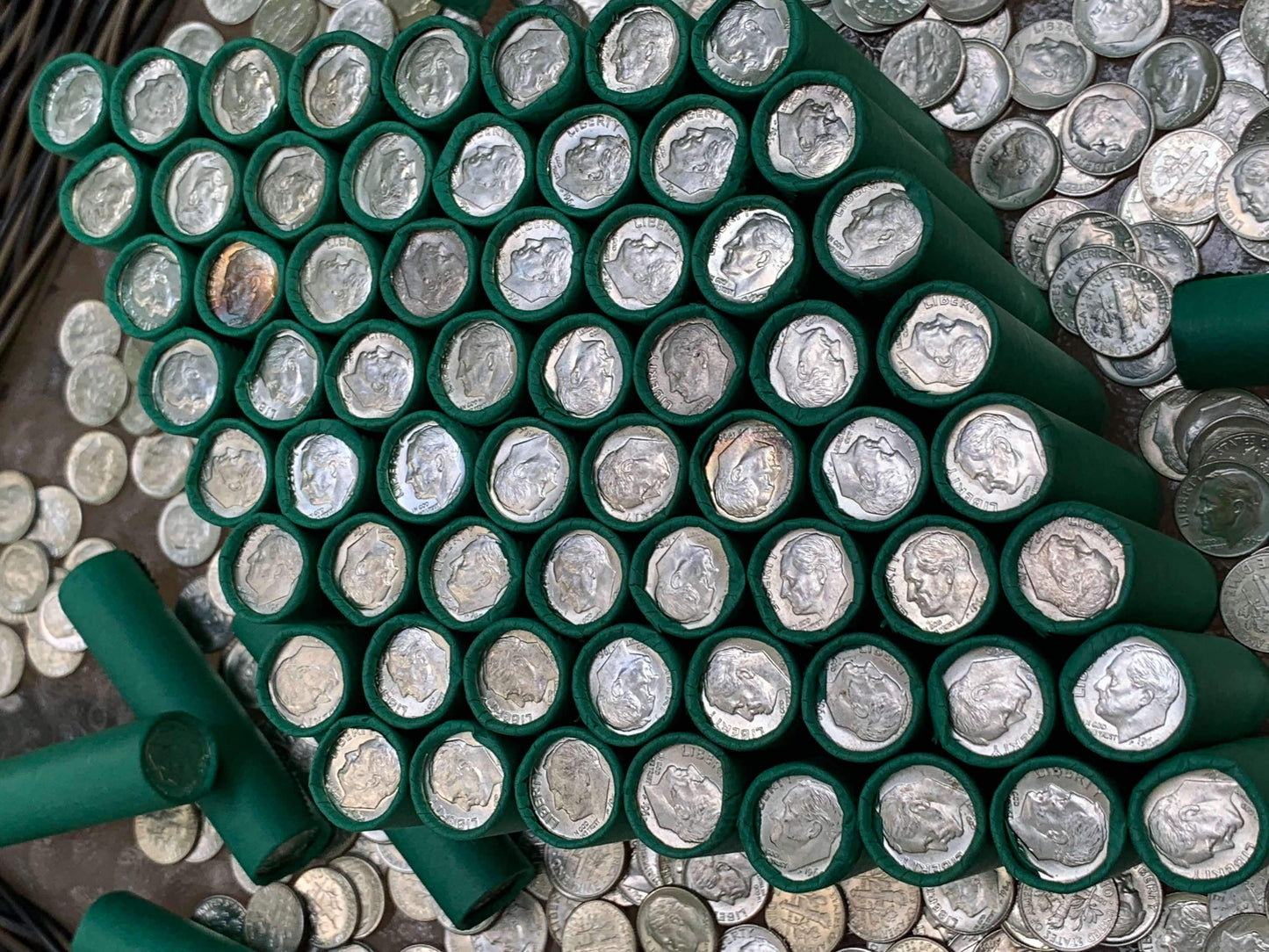 VINTAGE GREEN BANK ROLL WITH A BU SILVER DIME SHOWING